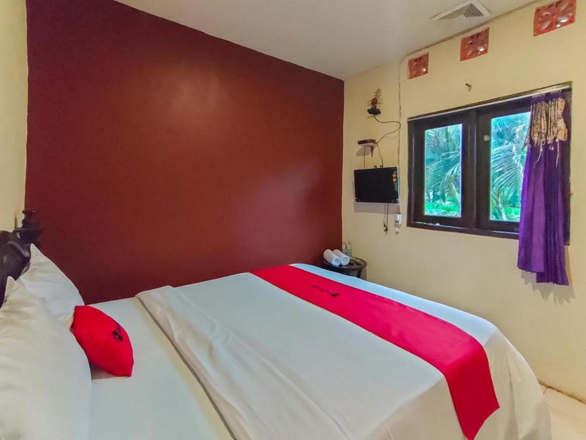 Hotel Reddoorz At Pacet Mojokerto Esterno foto