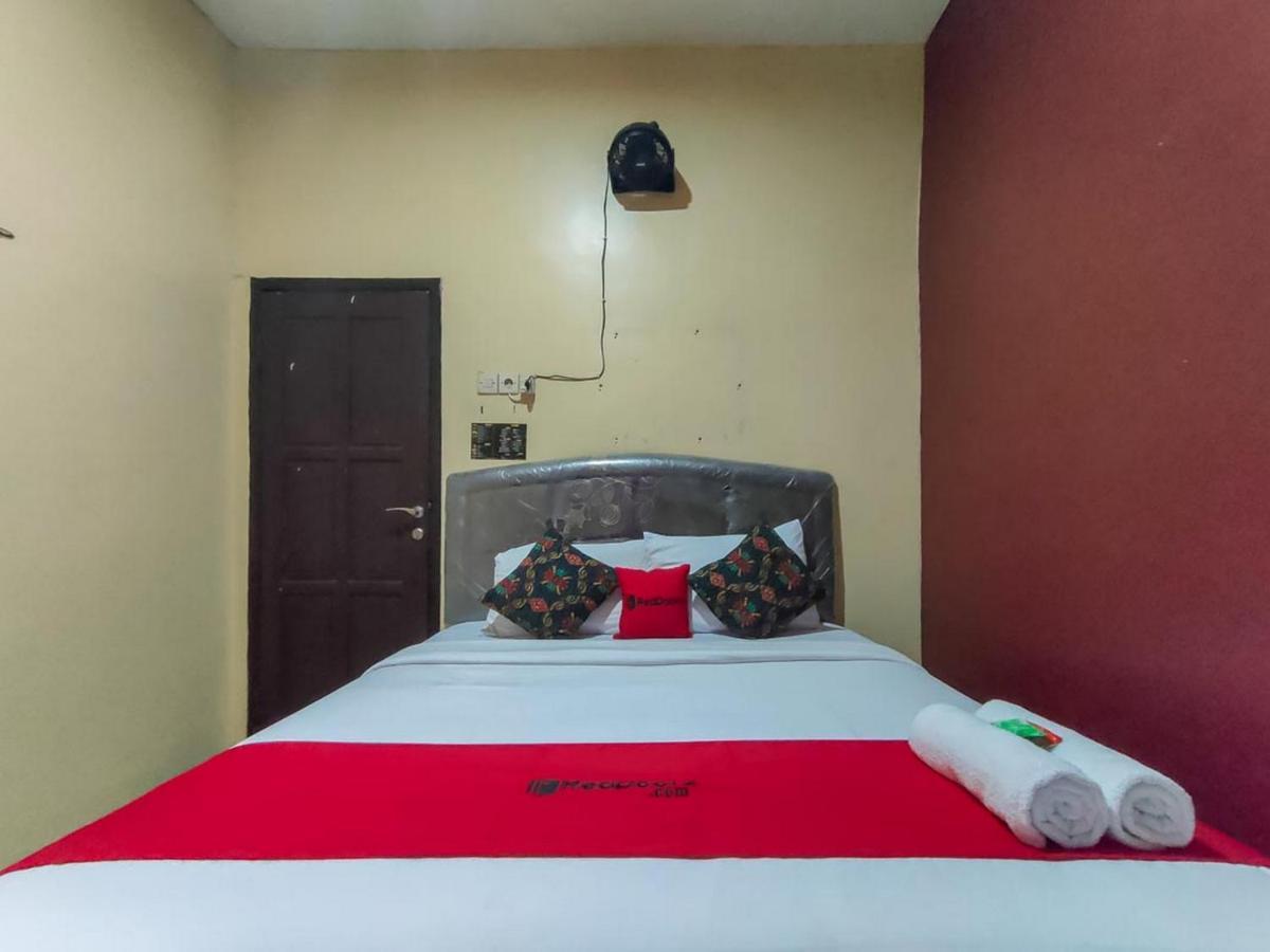 Hotel Reddoorz At Pacet Mojokerto Esterno foto